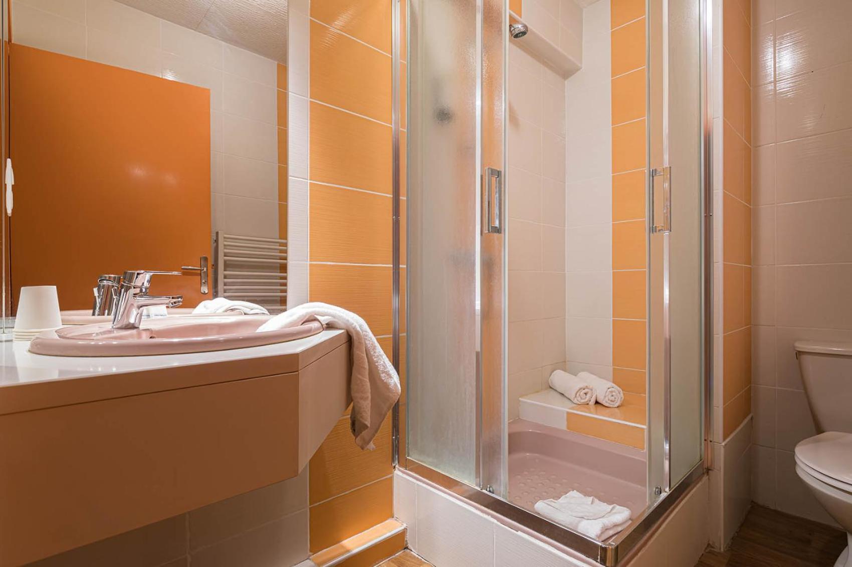 Logis Hotel Restaurant L'Abri Blavozy Zewnętrze zdjęcie